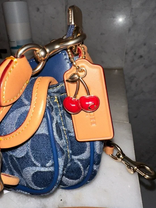 Coach Ashton Bag In Signature Denim - Picture 4 of 8